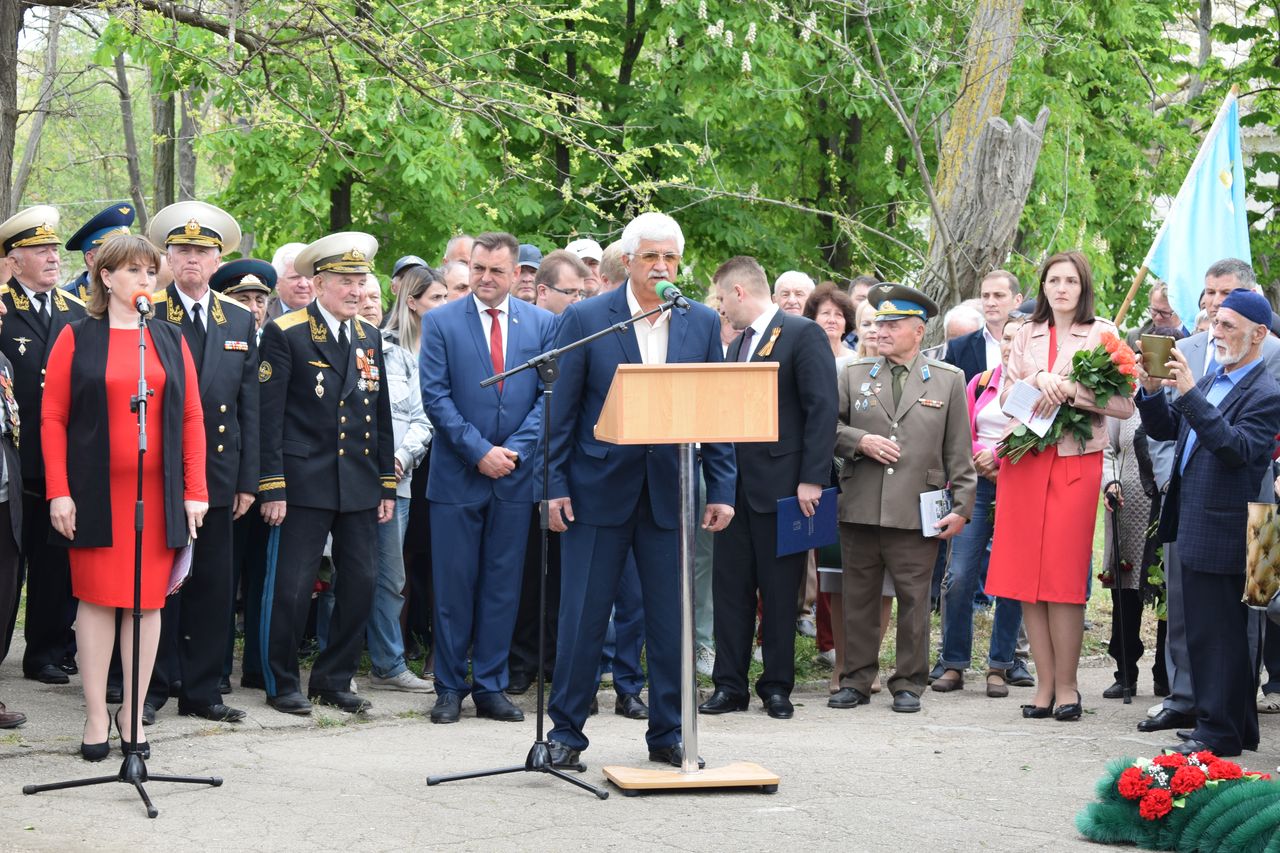 Torzhestvennaya ceremoniya otkrytiya pamyatnika dvazhdy Geroju Sovetskogo Sojuza Amet Han Sultanu 01