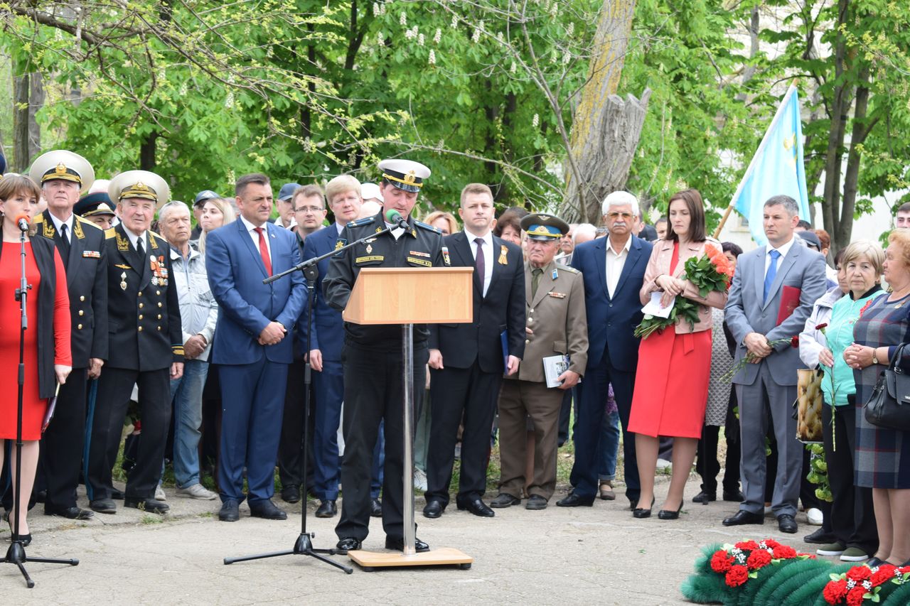 Torzhestvennaya ceremoniya otkrytiya pamyatnika dvazhdy Geroju Sovetskogo Sojuza Amet Han Sultanu 01