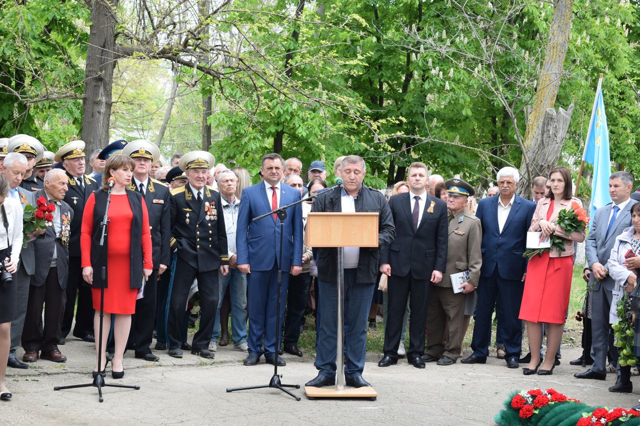 Torzhestvennaya ceremoniya otkrytiya pamyatnika dvazhdy Geroju Sovetskogo Sojuza Amet Han Sultanu 01
