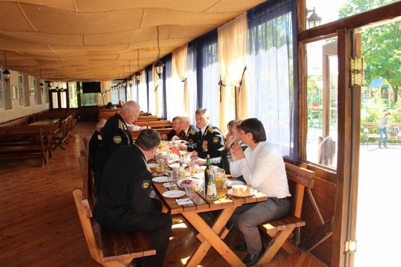 torzhestvennyy_koncert_dlya_veteranov_v_dofe_07_05_2016_100_web_100