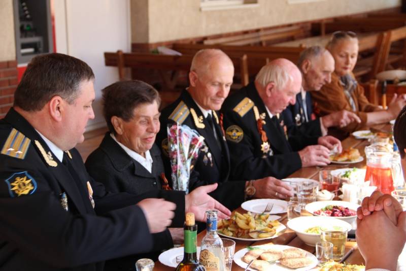 torzhestvennyy_koncert_dlya_veteranov_v_dofe_07_05_2016_102_web_102