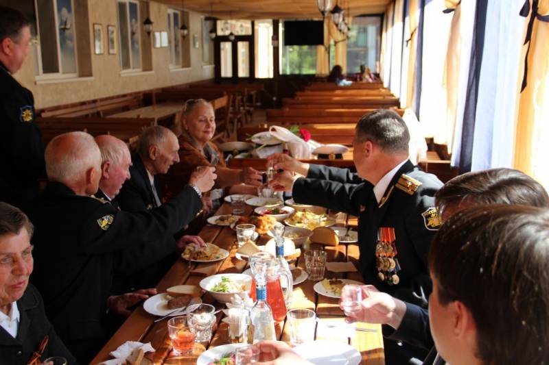 torzhestvennyy_koncert_dlya_veteranov_v_dofe_07_05_2016_104_web_104
