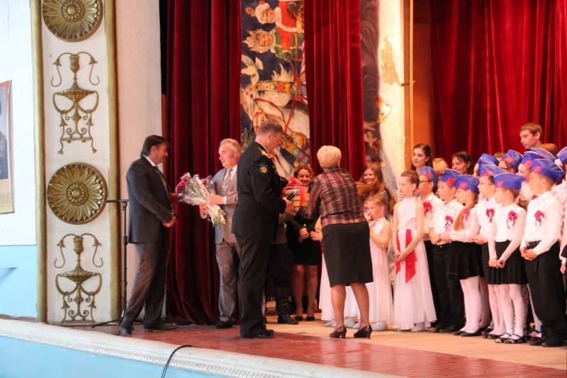 torzhestvennyy_koncert_dlya_veteranov_v_dofe_07_05_2016_96_web_96