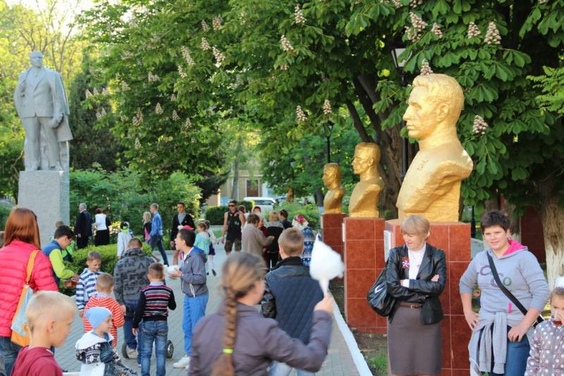 massovoe_gulyanie_polevaya_kuhnya_09_05_2016_03_web_03
