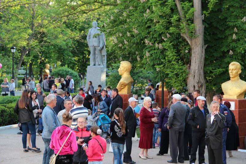 massovoe_gulyanie_polevaya_kuhnya_09_05_2016_07_web_07