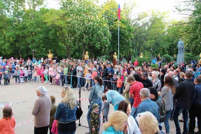 massovoe_gulyanie_polevaya_kuhnya_09_05_2016_28_web_28