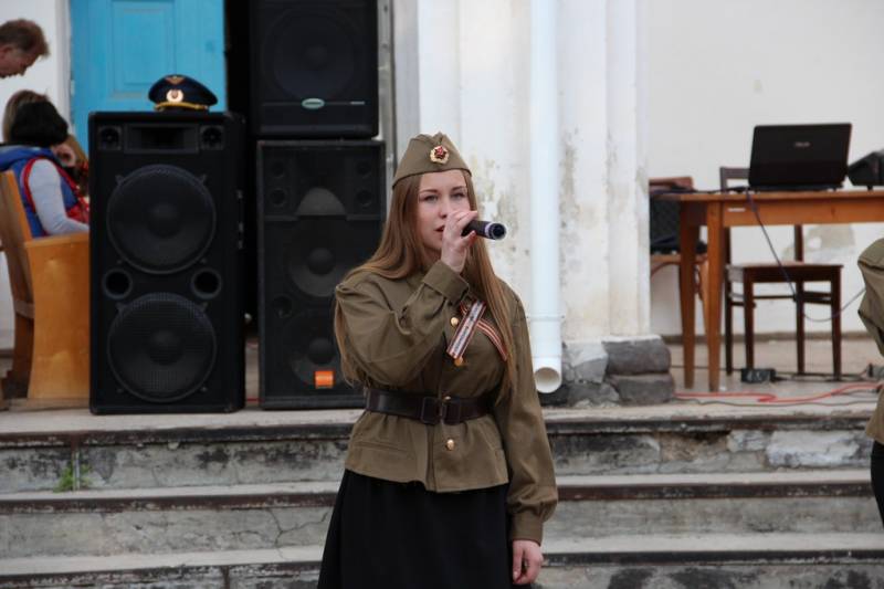 massovoe_gulyanie_polevaya_kuhnya_09_05_2016_30_web_30
