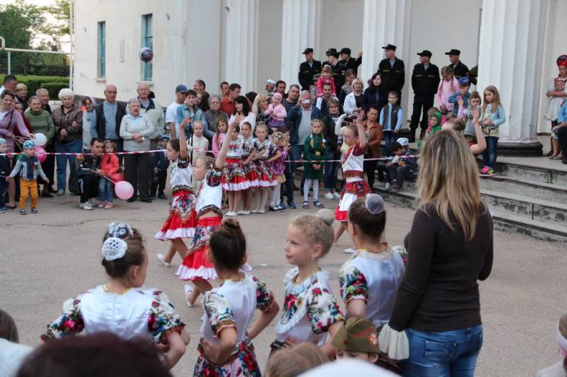 massovoe_gulyanie_polevaya_kuhnya_09_05_2016_46_web_46